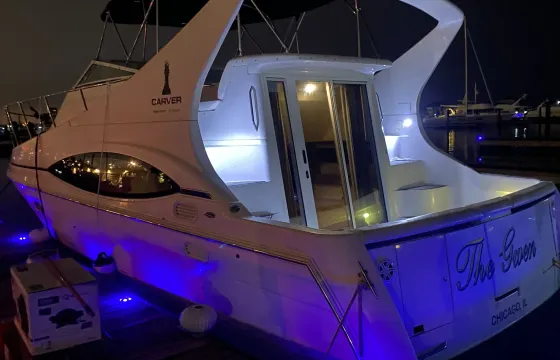 38ft 'The Gwen' Carver Mariner Captained Charter With All Amenities In Chicago!