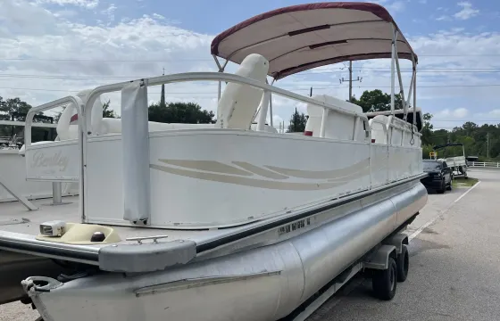 24ft Bentley Pontoon With Lily Pad, and A Diving Board!