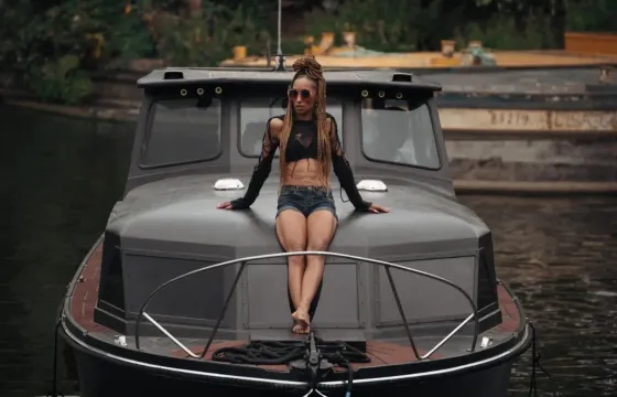 Private Boat Hire in London – 2-Hour Cruise for Groups of 6