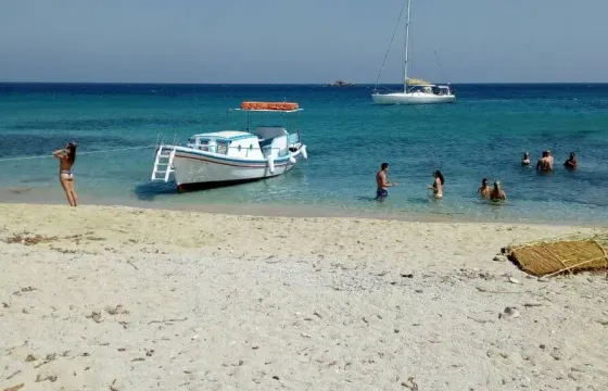 30' Yacht For Rental in Ornos or platy yialos