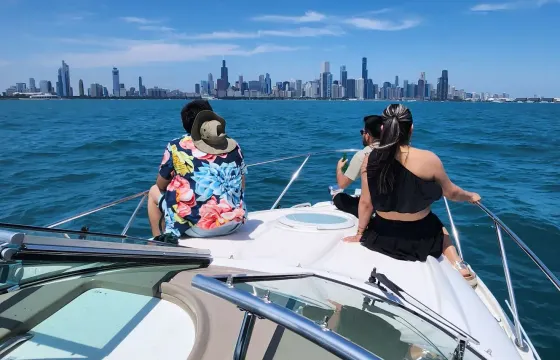 Cruise Lake Michigan aboard 27' Maxum 2400 Motor Yacht with Captain