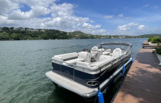 Luxury Avalon Lounger 24ft Pontoon Boat for Amazing Charters in Austin!!