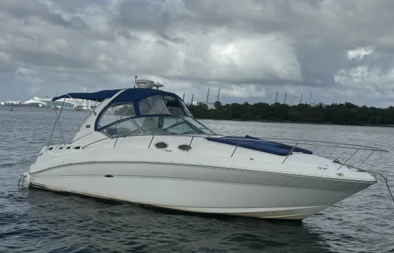 Cruise Miami in absolute style aboard a breathtaking 35ft Sundancer yacht!