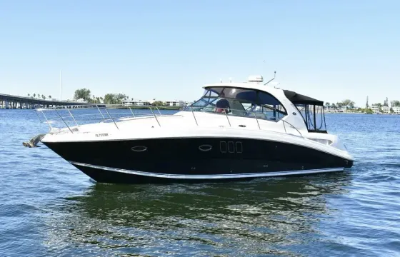 Luxury Unleashed – 40ft Sea Ray Dream Cruiser in Chicago for 12 Guests