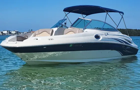 Escape to paradise on this Super fun 27' SeaRay
