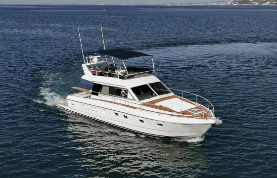 Ferretti 39 Luxury Yacht for 12 people in Vlorë