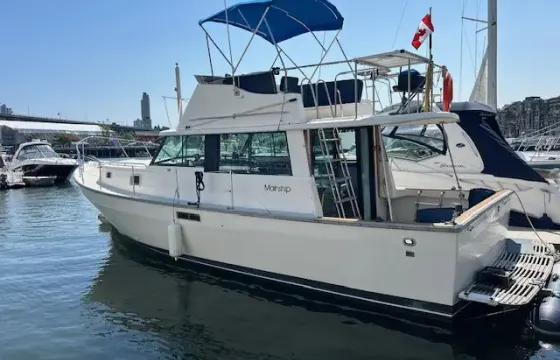 Private Day Trips Around Vancouver | 35ft Mainship Yacht