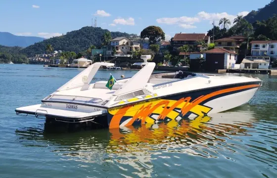 38-foot speedboat to discover Angra dos Reis