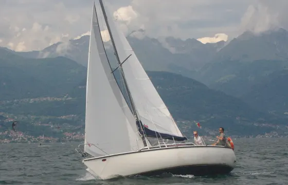 Comet 800 to Pianello del Lario - Sailing Cabin Cruiser (25 ft)