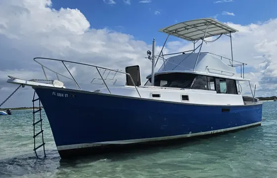 Classic 1979 Mainship Trawler guided river cruise adventure