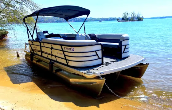 Lake Keowee Tritoon w/ 175 hp