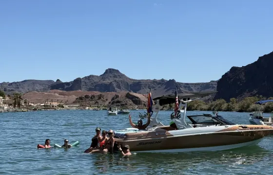 Supreme S238 Surf/Wake boat Charter with Captain - Saguaro or Canyon Lake