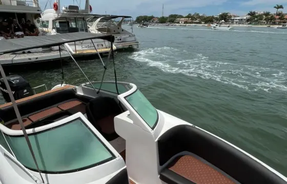 21ft Real Motor Yacht Rental in Arraial do Cabo, Rio de Janeiro, Brazil