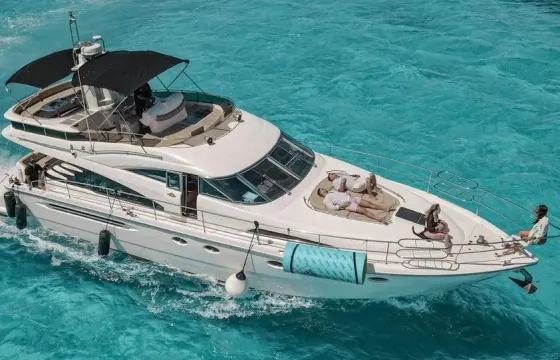 70ft Fairline Luxury Yacht in Cancún - up to 20 people capacity!