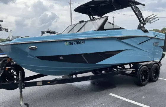 Heyday H22 Wake Boat Charter in Buford Georgia for 12