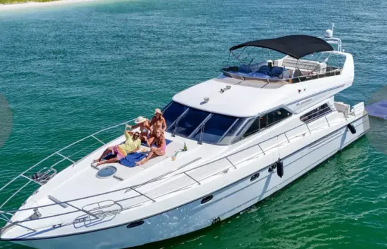 Luxury 62ft Flybridge Yacht with 3 Cabins, 2 bathrooms, Sundeck and More!