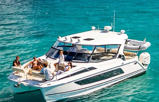 36' Power Cat Private Full-Day Charter- with Captain and Crew-NO FUEL CHARGE