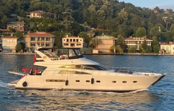 Bosphrus Luxury Yacht Tour for 15 Persons In İstanbul