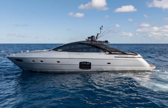 70' Pershing Beauty serving Fort Lauderdale
