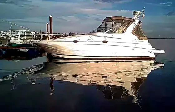 Cruiser's Yachts 2870 Express Motor Yacht Rental in Stockton, California
