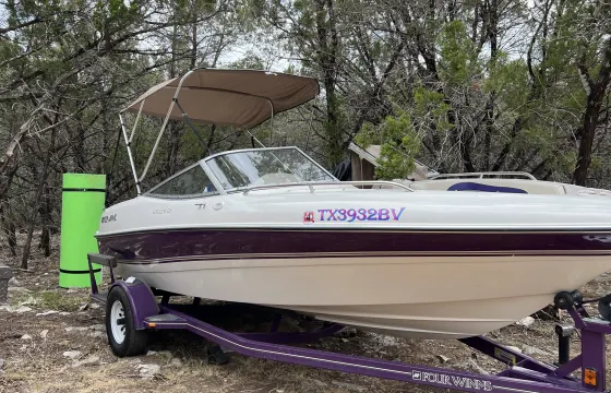 18ft Four Winns Boat Rental on Clear Lake, Seabrook Texas