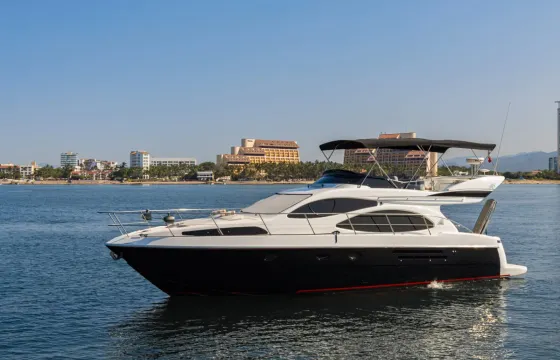 Luxury Azimut 46 ft Yacht for Exclusive Nautical Experience!
