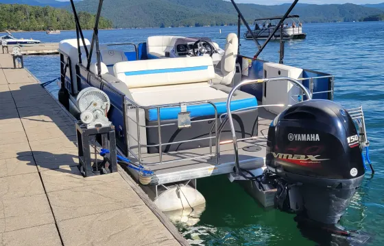 Lake Burton Tritoon Rental with free fuel and tube!!