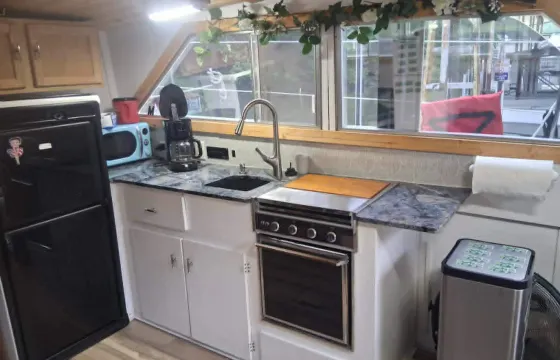 Houseboat airbnb- Camdenton, Mo.