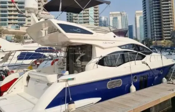 Luxurious Azimut 40ft Italian yacht for rent in Dubai