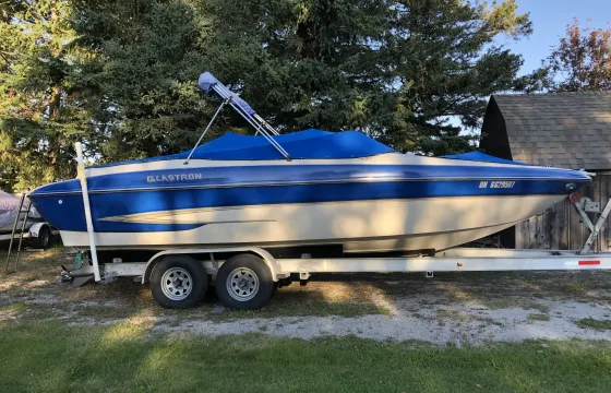 25 ft Glastron Powerboat in Innisfil, Ontario