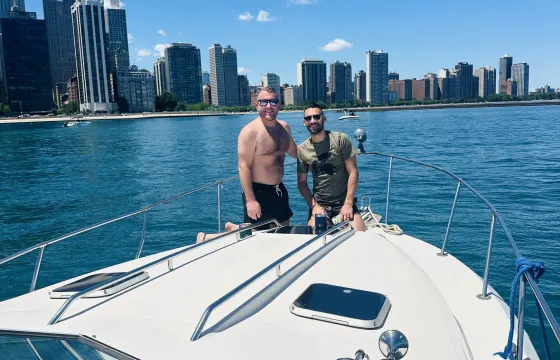 29ft Sea Ray Sundancer Captained Boat In Chicago for 6 Guests