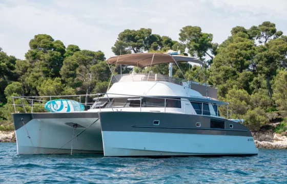 Private French Riviera Escape onboard Fountaine Pajot Cumberland 44