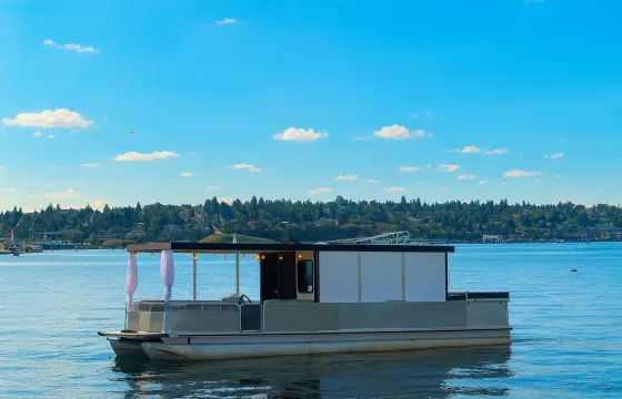 Luxury Party Pontoon with Restroom, Rooftop Deck & More – Hourly & Daily Rentals