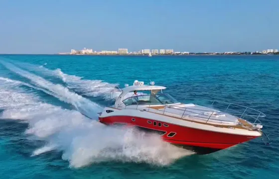 48ft Sea Ray Motor Yacht in  Cancún - up to 15 people capacity