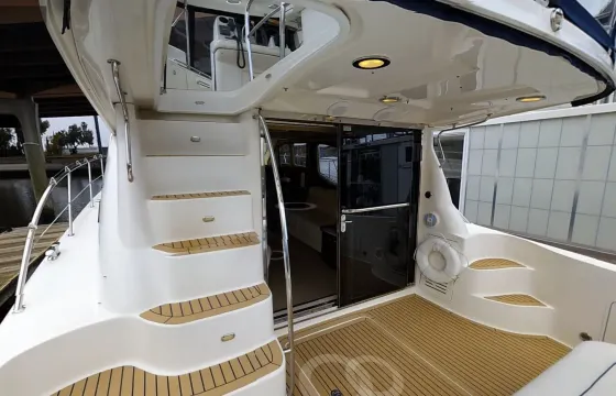 56' SeaRay Yacht in New York!