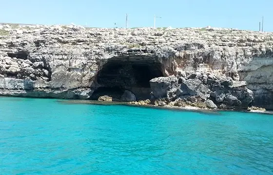 Sightseeing at the caves of Leuca