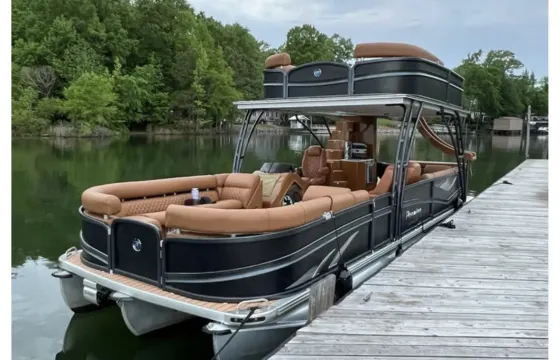 31’ Double Decker Pontoon with Water Slide on Lake Norman