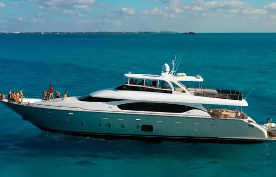 Impeccable Maiora 100' with Jacuzzi and 4 Cabins. Liveaboard Riviera Maya