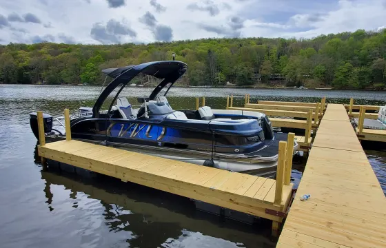 25' Manitou Xplode XT 2x300HP Pontoon Rental in Lake Wallenpaupack Pennsylvania