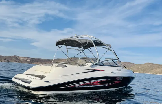 Yamaha Jet Boat For Your Lake Day - Up to 10 people!!