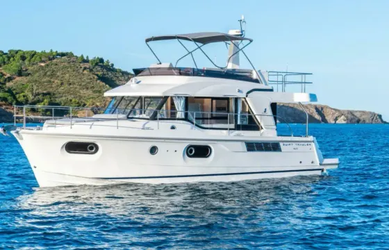 Beneteau Swift Trawler 41 Fly Charter in Antibes, Cannes, St Tropez or Monaco