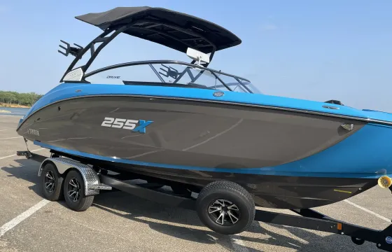 Yamaha 255XD Wakeboat on Lake Grapevine, TX