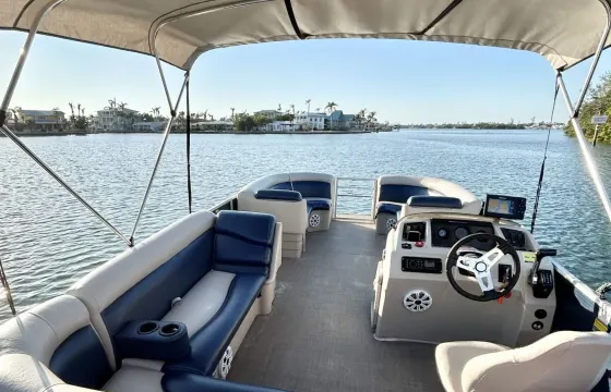 24' Tritoon Bennington 175 HP in Sarasota