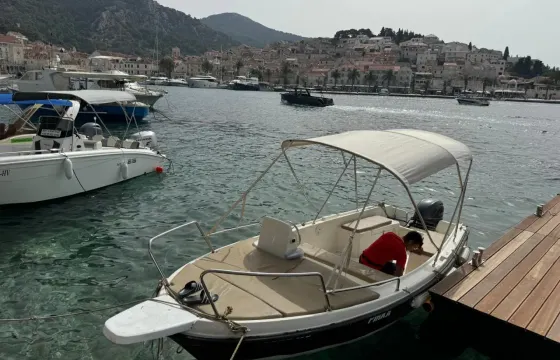 17ft Nautica Powerboat With 20 Hp Motor - Fuel included In Hvar Town