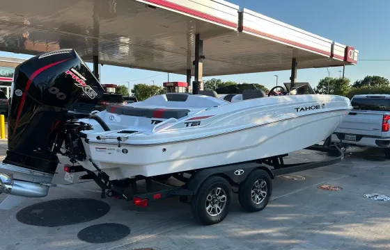 Explore Lake Austin on 21' Tahoe Bowrider