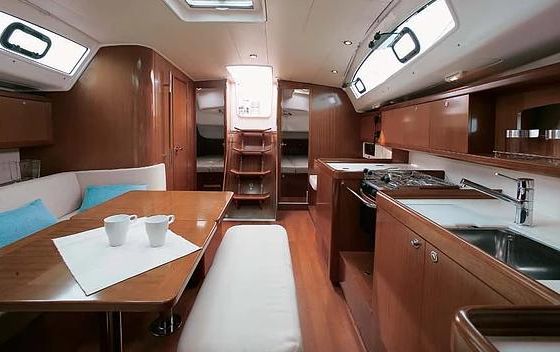 Charter Oceanis 43' Cruising Monohull in Messina, Italy