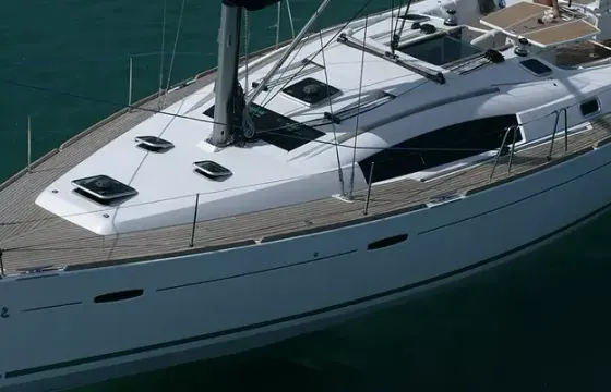 Charter Oceanis 43' Cruising Monohull in Messina, Italy