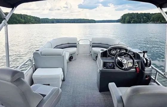 Luxury 21' Lowe Pontoon Rental on Lake Alatoona