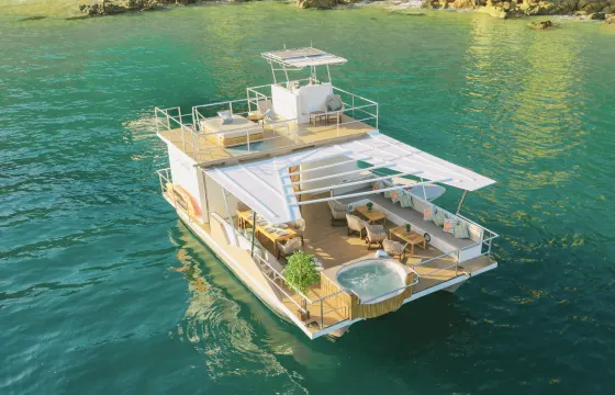 Luxury-all inclusive catamaran, with plunge pool.