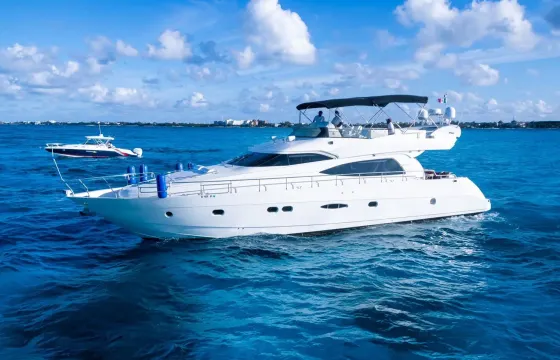 63 ft Nuvari Deluxe Yacht in CANCUN